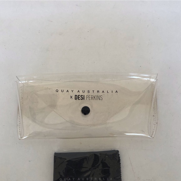 QUAY X DESI PERKINS CLEAR GLASSES CASE - Picture 2 of 5